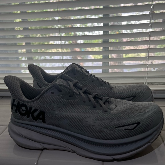 Hoka One One Other - Men’s Hoka Clifton 9 - Size 9.5